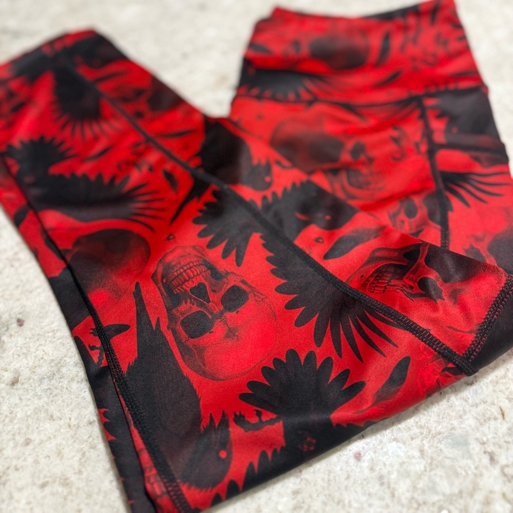 Constantly Varied Gear CVG size M skull Raven leggings. NIP RARE